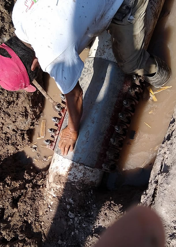 Instalación de abrazadera en trinchera